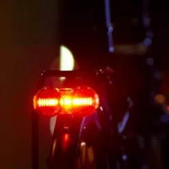 Busch-mueller Éclairage Arrière Vélo TopLight Flat S Plus -Promos Sacoches Vélo Magasin eclairage arriere velo toplight flat s plus full 4