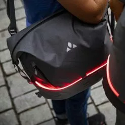 Eclairage OSRAM Light Me Up Pour Sac à Dos Vaude -Promos Sacoches Vélo Magasin eclairage osram light me up pour sac a dos vaude full 5