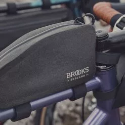 Sacoche Sur Tube Supérieur Brooks Pour Bikepacking 0.9L Scape -Promos Sacoches Vélo Magasin sacoche sur tube superieur brooks pour bikepacking 0 9l scape full 5