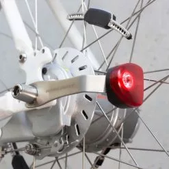 Lampes Vélo Sans Piles Sur Moyeu SL200 Reelight -Promos Sacoches Vélo Magasin sl200 reelight feu sans piles velo